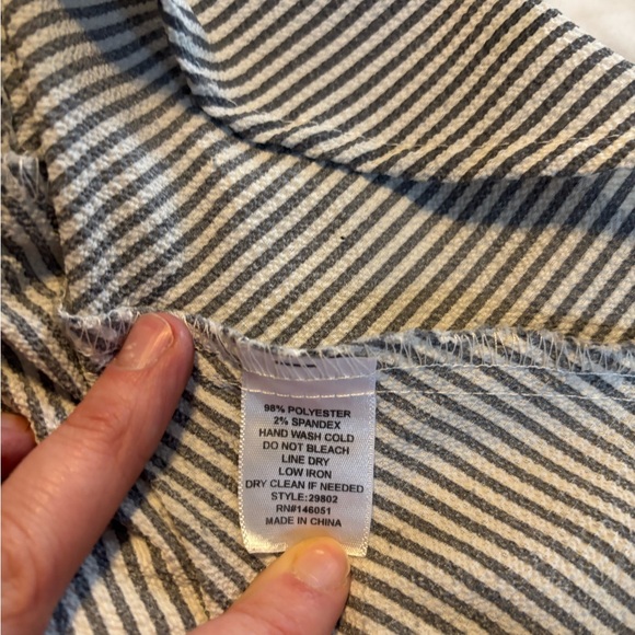 Peplum top
Women’s size Medium - Picture 8 of 10